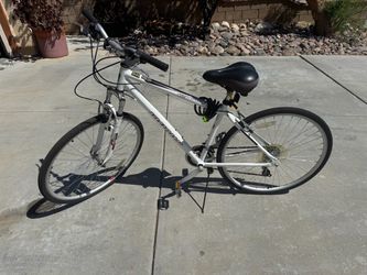 Instep White Hybrid Comfort Bike