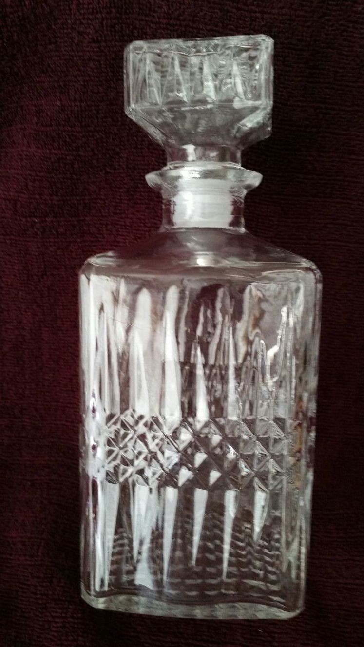 ELEGANTE LICORERA CRISTAL
