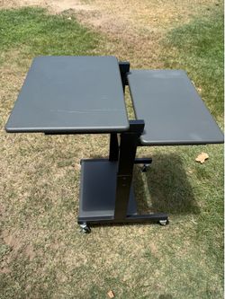 Laptop desk