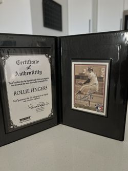 Rollie Fingers Autograph Baseball Card