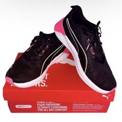 Size 9 Women’s Puma Sneakers 