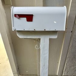 Post Mounted Mailbox White