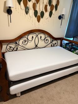 Daybed with trundle