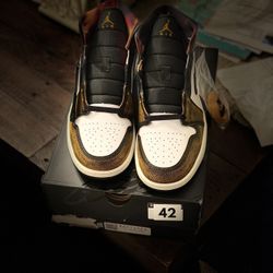 AIR JORDAN 1 MID SE "ORANGE WEAR AWAY" (Size 10)