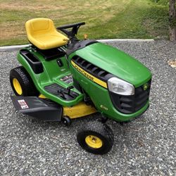 John Deere E110 Riding Lawnmower 
