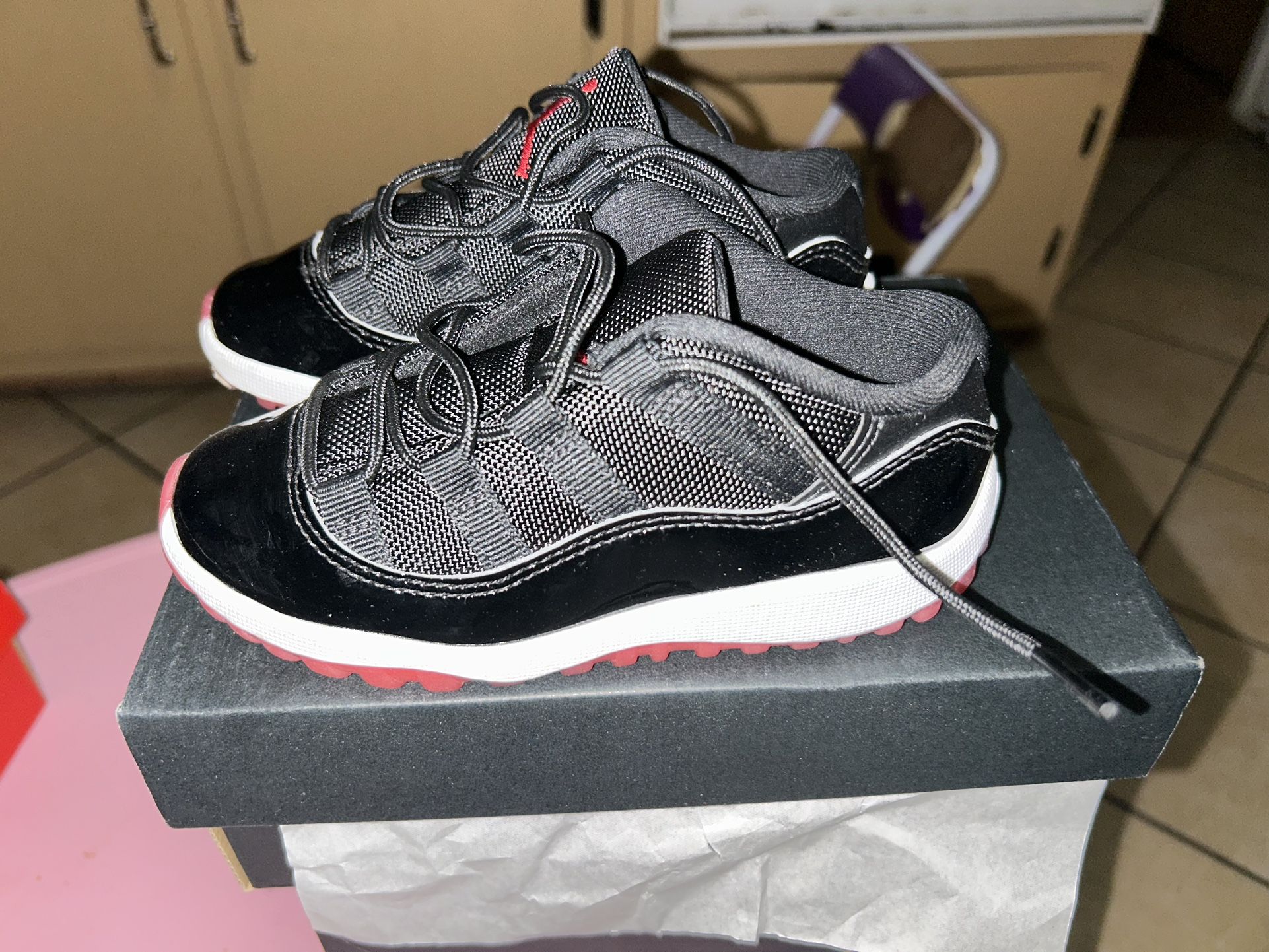 Jordan 11 Low Bred
