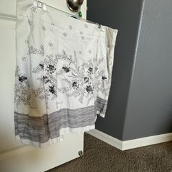 Women’s- Skirts - Size 8
