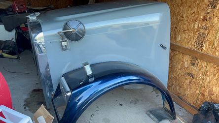 Freighgliner classic hood