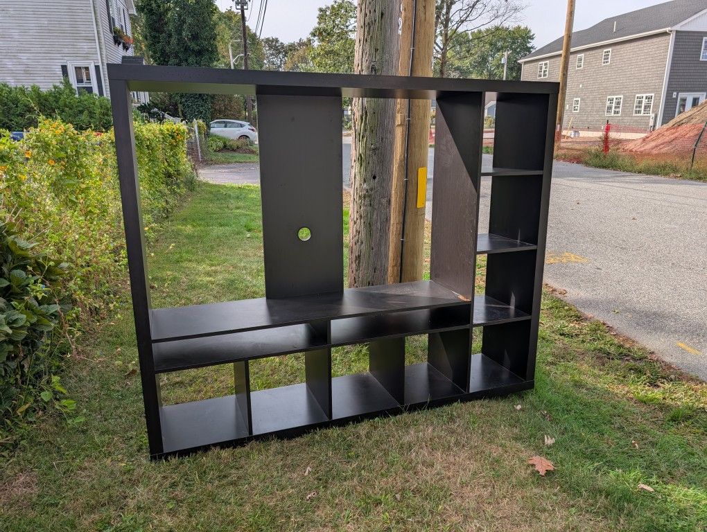 Curb Alert - Free TV Stand