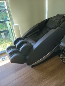 100- Novo XT2 Massage Chair