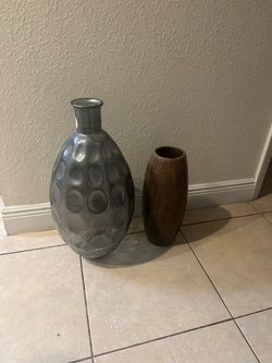 Set of 2 Decorative Vases