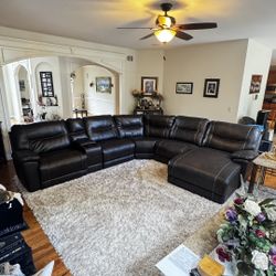 Large Reclining Sectional Sofa with Chaise & Console – Excellent Condition
