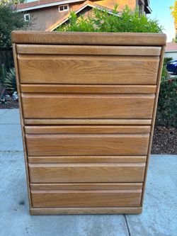 Solid Oak Wood 5 Drawer Dresser Chest of Drawers Furniture Good Condition
