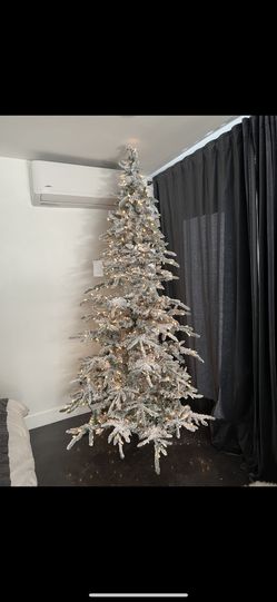 7.5 Foot Pre lit Flocked Tree