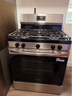 Fridgidare Five Burner, conventional oven Natural Gas Range