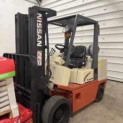 For Sale: Nissan Forklift – $5,999 (Pickup in Mundelein)