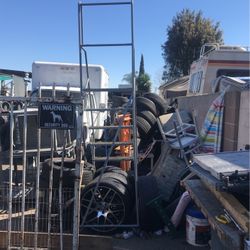 Ladder / Escalera 16 FT