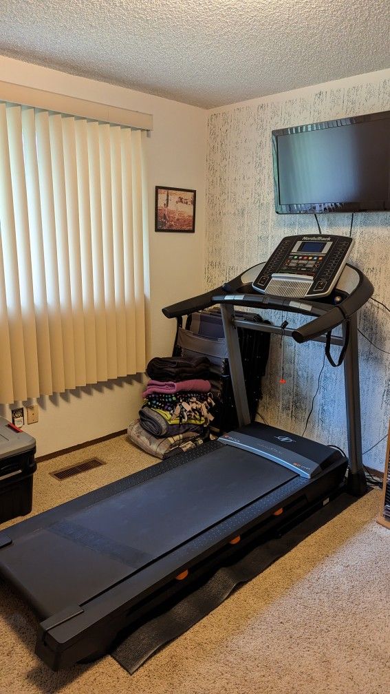 NordicTrack C900i Tredmill for Sale in Roy, WA OfferUp
