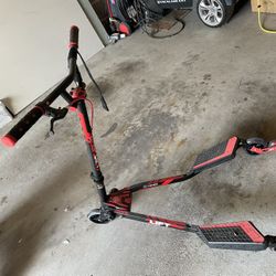 Yvolution Y Flicker lift Red Black Scooter 