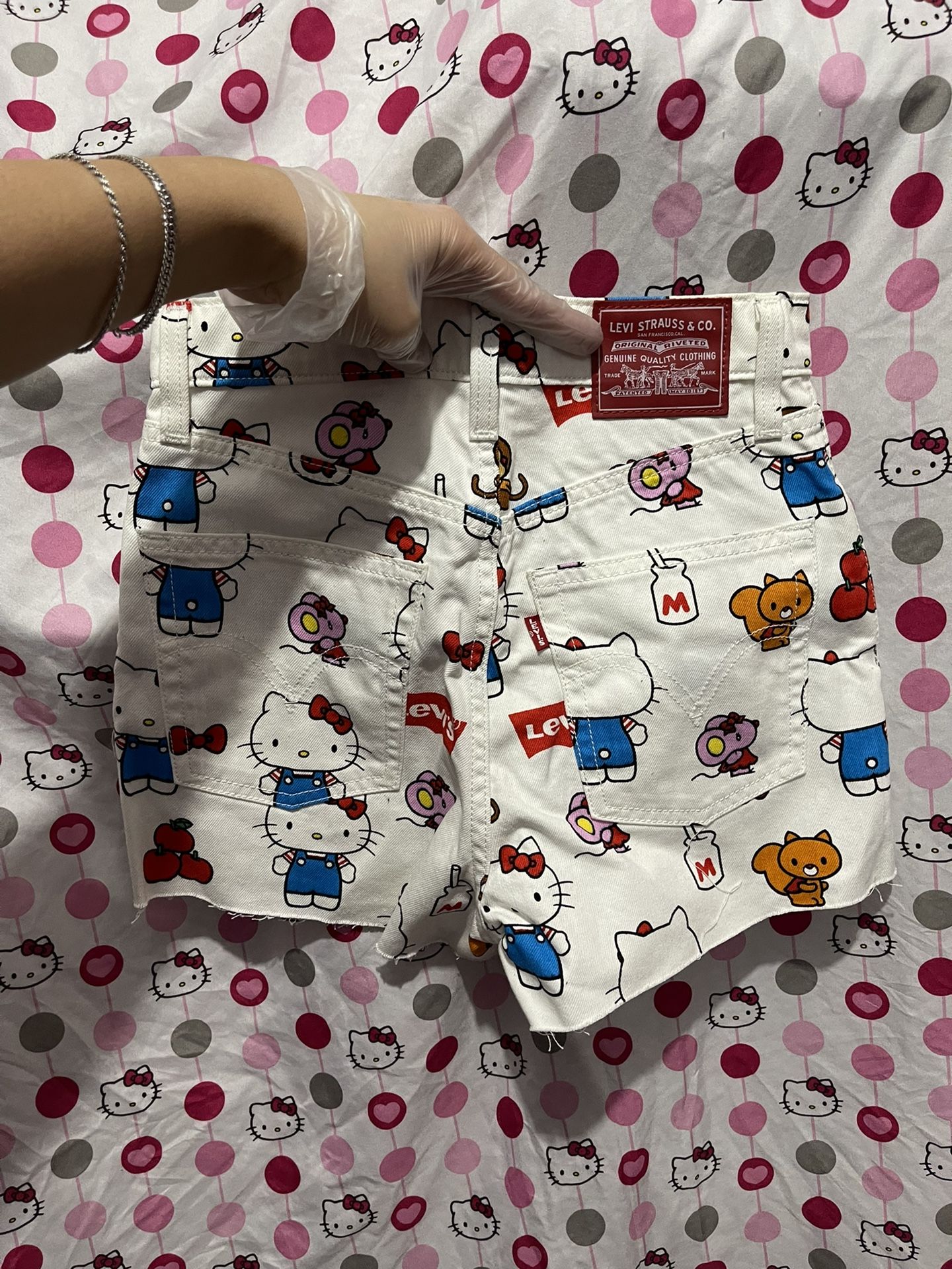 Sanrio Hello Kitty Levi’s Denim Ribcage Shorts  & Accessories