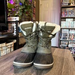 Northside Women’s Outdoor Snow Hiking Boot Size 6 