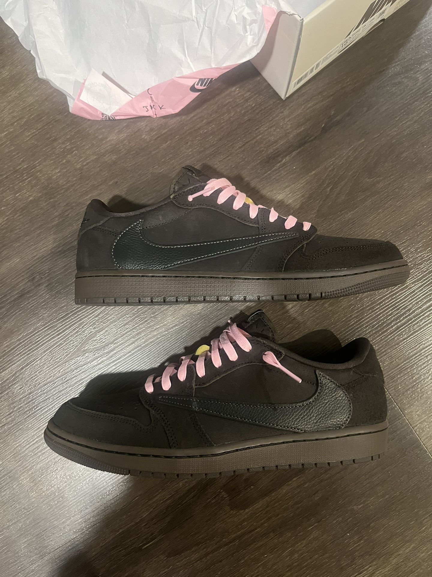 Jordan 1 Low Travis Scott
