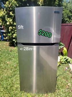 Frigidaire ffhtq1425vv 5ft. Top freezer Fridge 13.9 cu. ft