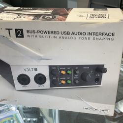 Fly 2 Bus-powered USB audio interface with built-in analog tone shaping with original box