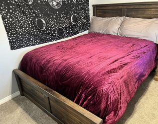 Queen Bed Set