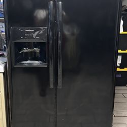 Black Refrigerator Frigidaire 
