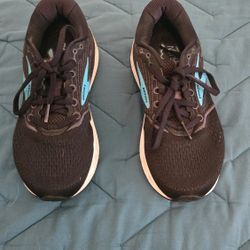 Brooks Women Running Shoes (Sz 7)