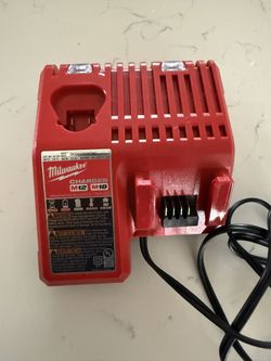 Charger Milwake M18