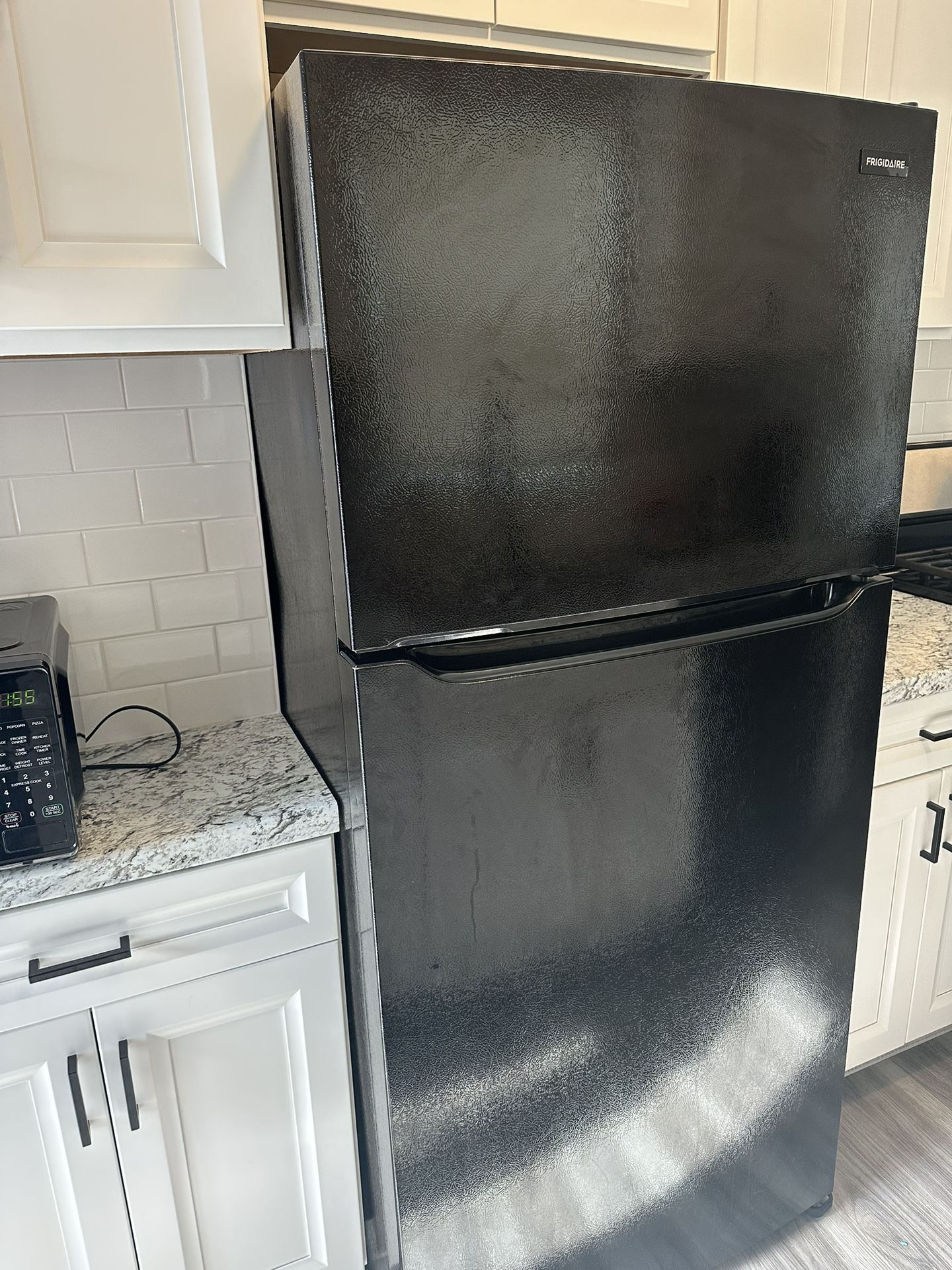 Frigidaire 30-Inch Refrigerator – $400 (Cash Only, Pacific Beach)