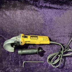 🧰🛠DEWALT 7 Amp 4.5” DWE4011 Small Corded Angle Grinder w/1-Touch Guard-$45!🛠🧰