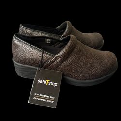 New SafeTstep Women’s Brown Clogs Work Shoes, Size 8.5