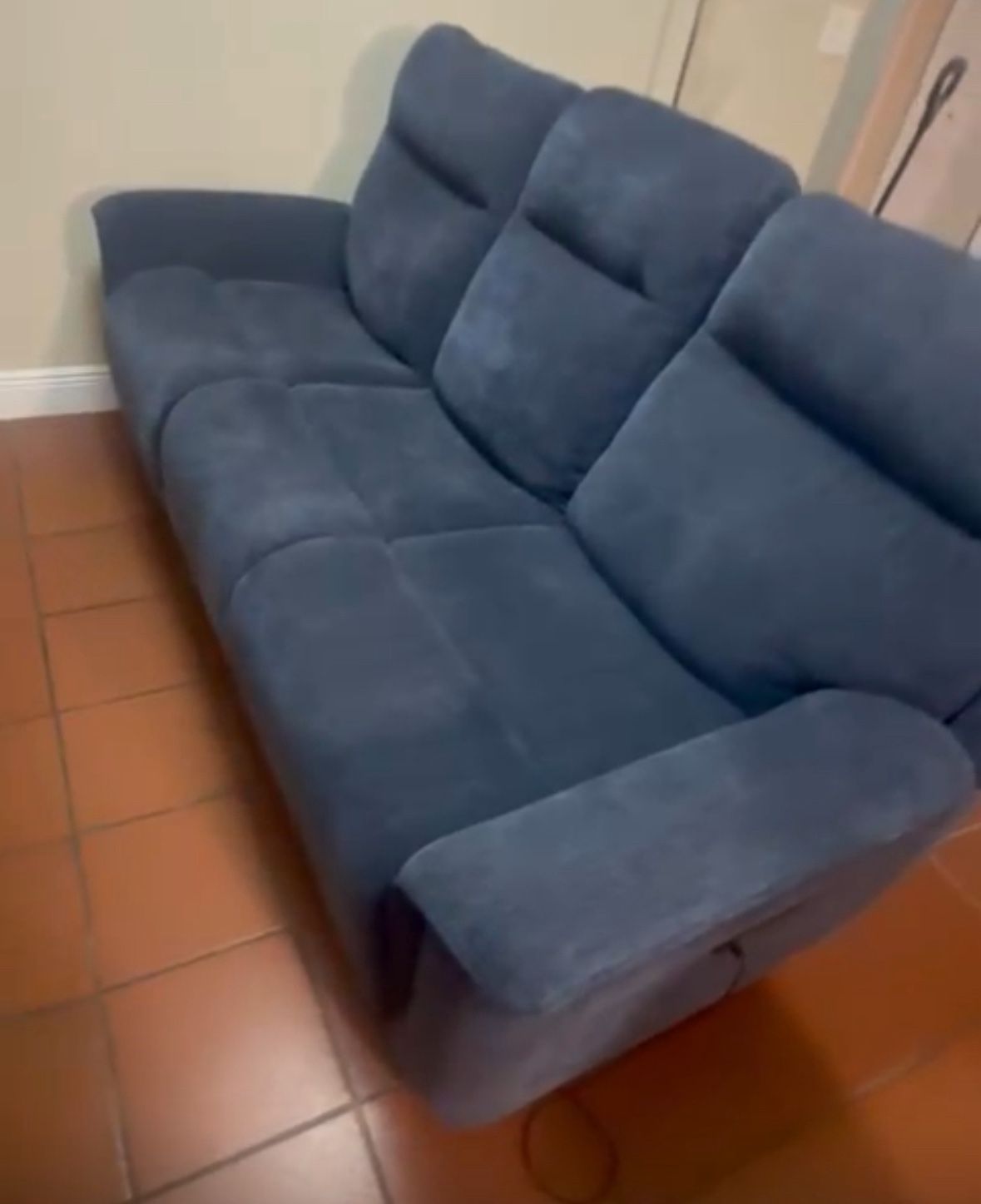 Sofa & Loveseat recliner Like New- Electric