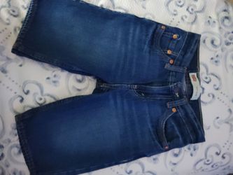 Size 8 Levi shorts