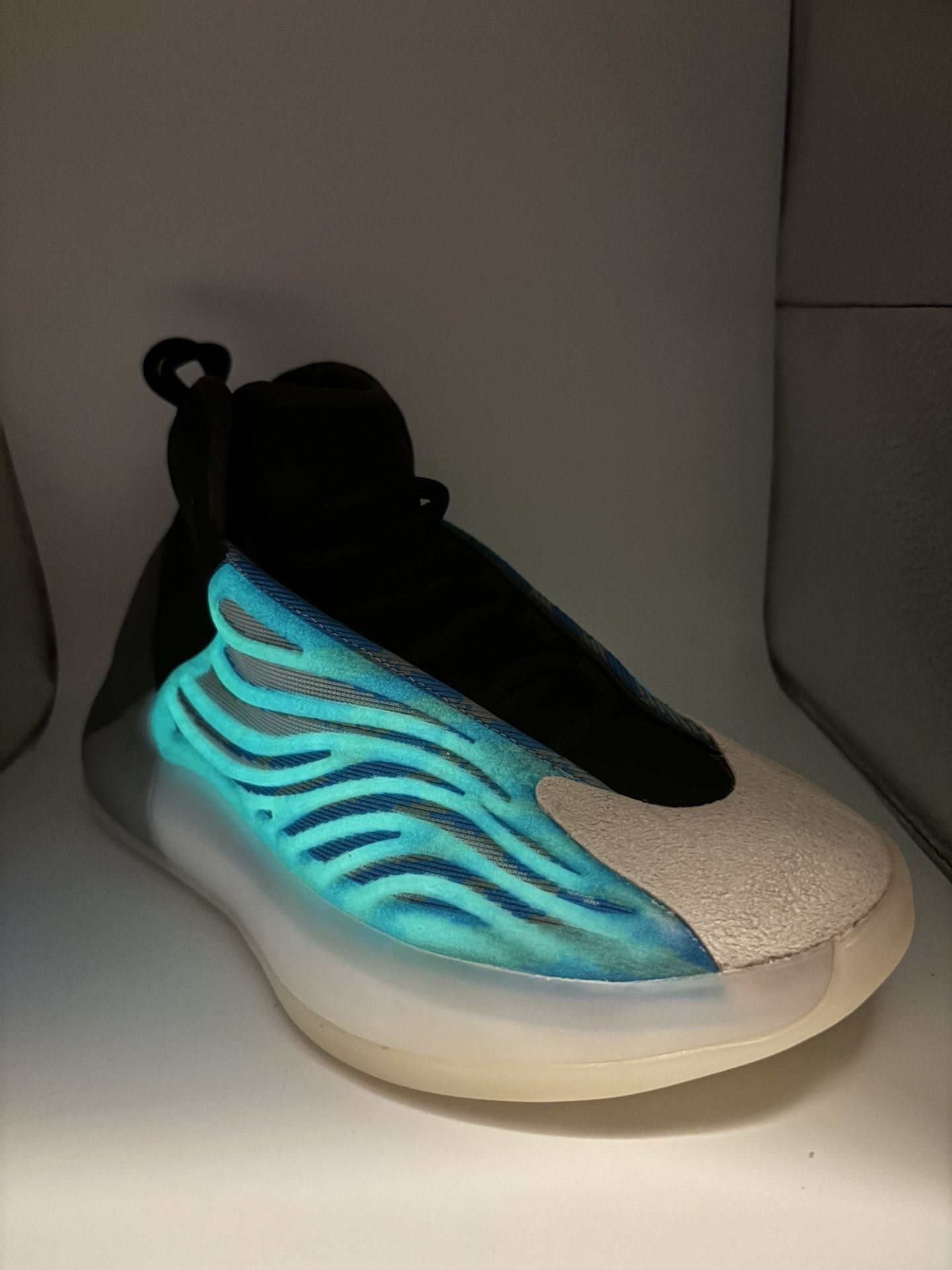 Yeezy QNTM Frozen Blue adidas Yeezy QNTM Frozen Blue (Kids) - Swappa main image 2