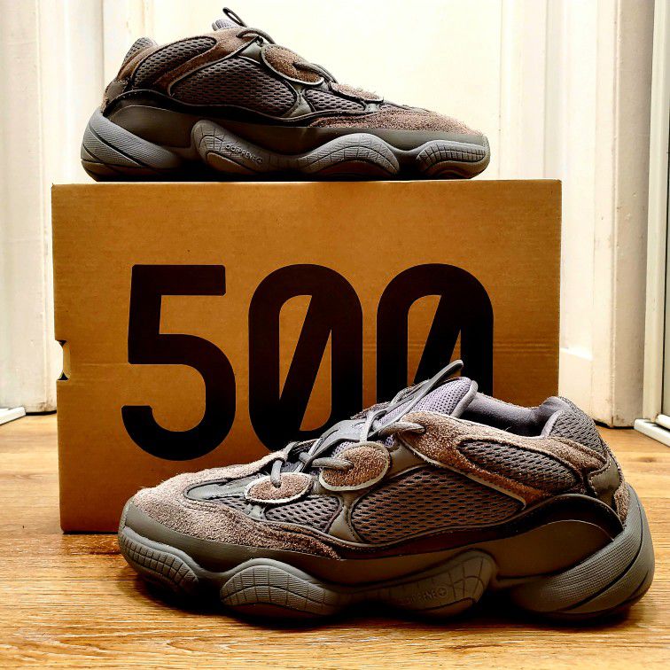 YEEZY: Off-White Yeezy 500 Sneakers