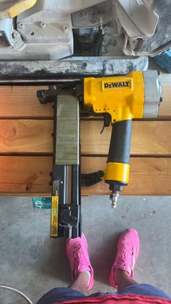 Dewalt 16ga crown stapler