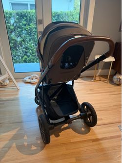 Nuna grey amazing stroller