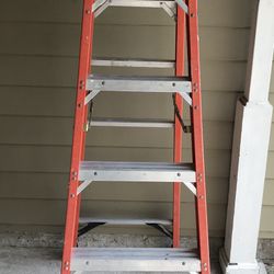 Werner Professional performance 6 ft fiberglass step ladder
