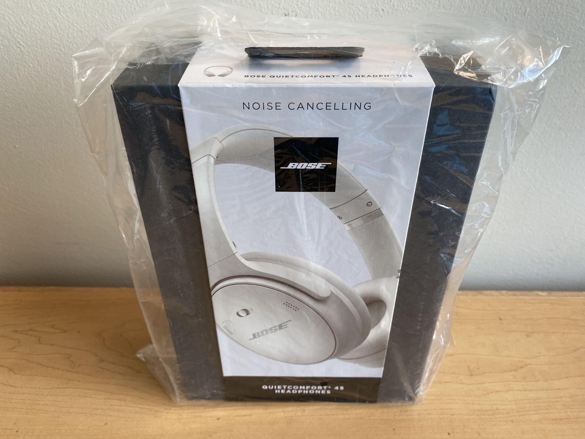 Bose Quietcomfort 45 Wireless Headphones ( New )