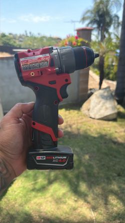 Milwaukee hammer drill/impact and right angle drill w/ one battery and charger in bag