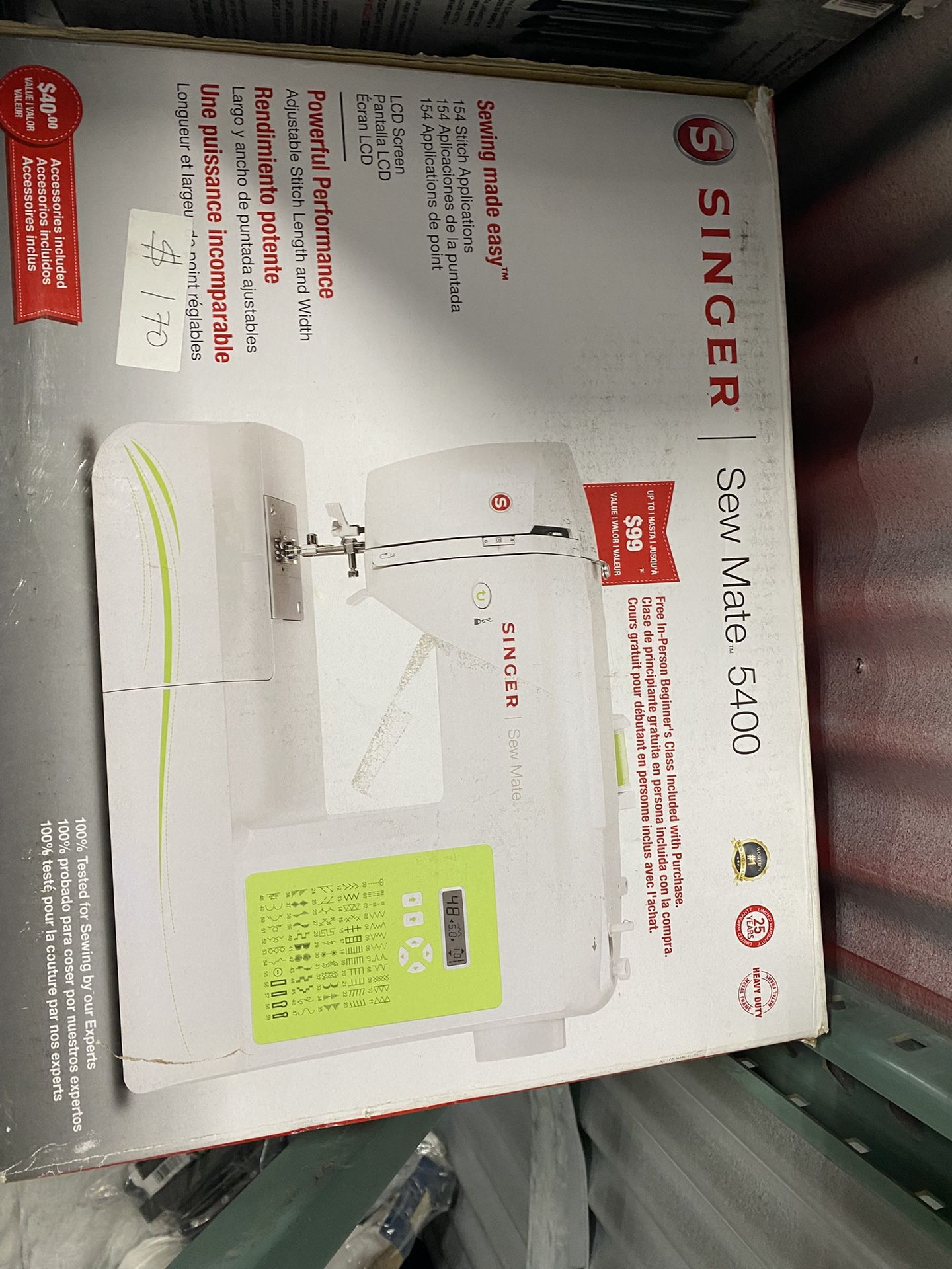 SINGER® 5400 Sew Mate Computerized Sewing Machine with 154 Stitch Applications