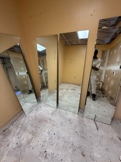 Wall mirror