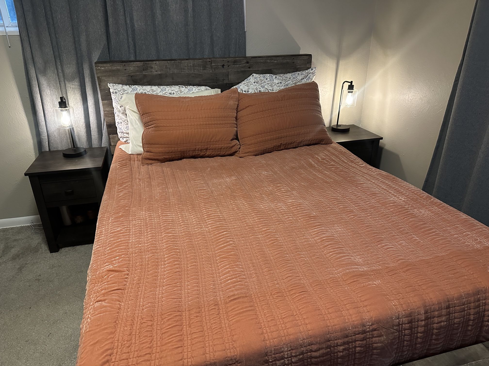 Bedroom Set (Queen Bed)