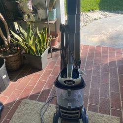 LIKE-NEW SHARK NAVIGATOR DELUXE (NV360)