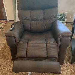 Pride VivaLift Radiance Medium Lift Chair – Like New
