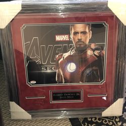 Robert Downey Jr.  (Iron Man) Autographed Framed Photo (Very Rare Celebrity Signature)